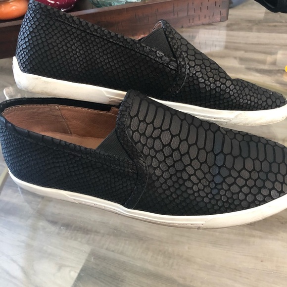 Joie black snake print slip on shoes size 8.5 - Picture 5 of 5